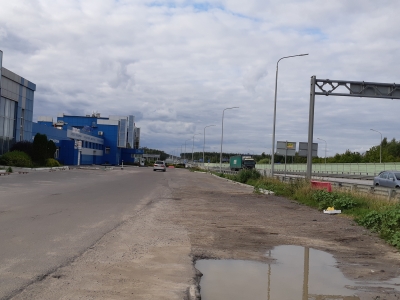 Cдаю автосалон 750 кв.м., оборудованный автосервис 400 кв.м., площадку по ул. Остужева г.