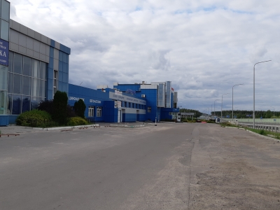 Cдаю автосалон 750 кв.м., оборудованный автосервис 400 кв.м., площадку по ул. Остужева г.