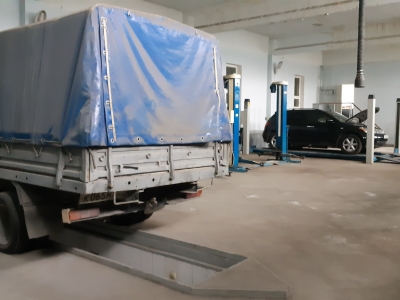 Cдаю автосалон 750 кв.м., оборудованный автосервис 400 кв.м., площадку по ул. Остужева г.