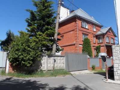 Продается дом площадью 502 кв.м в историческом центре города Воронеж. Участок 14 соток.